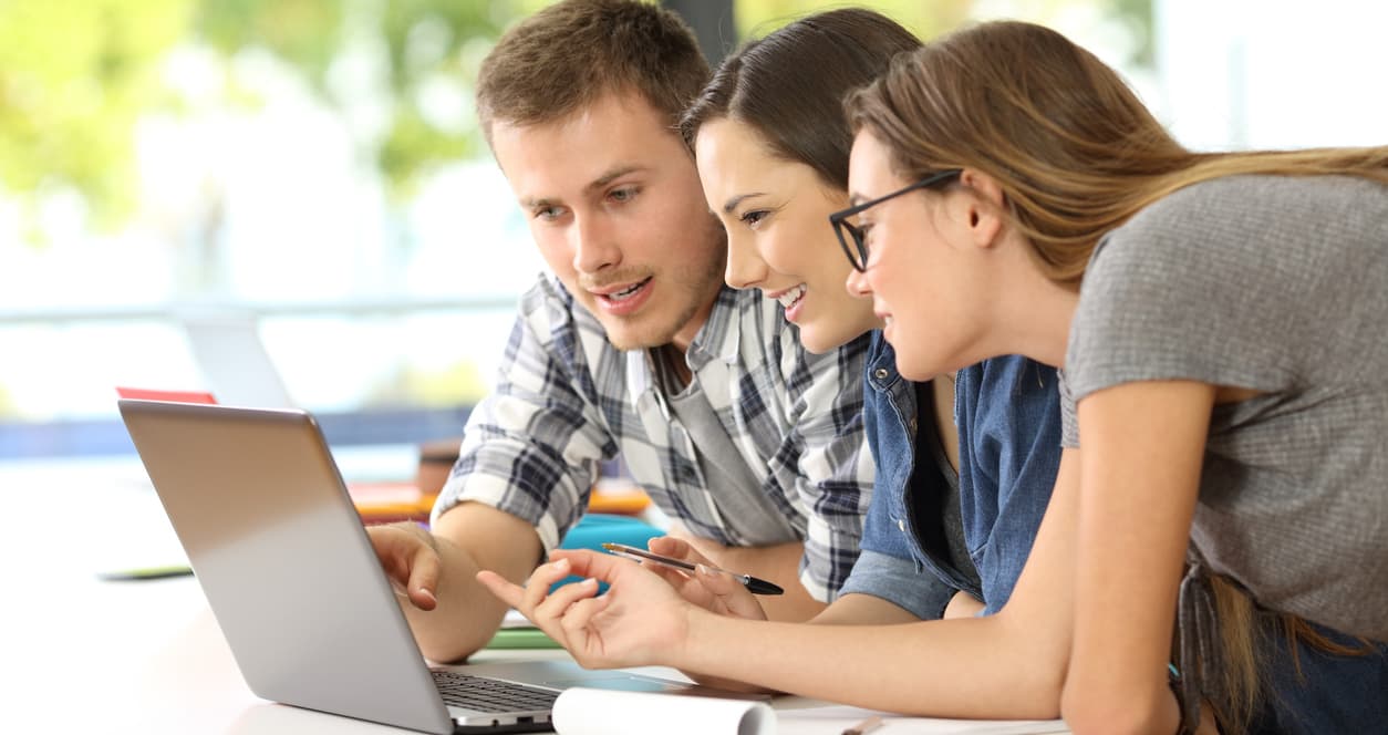 The Best Contractor Management Software in 2023 cover image