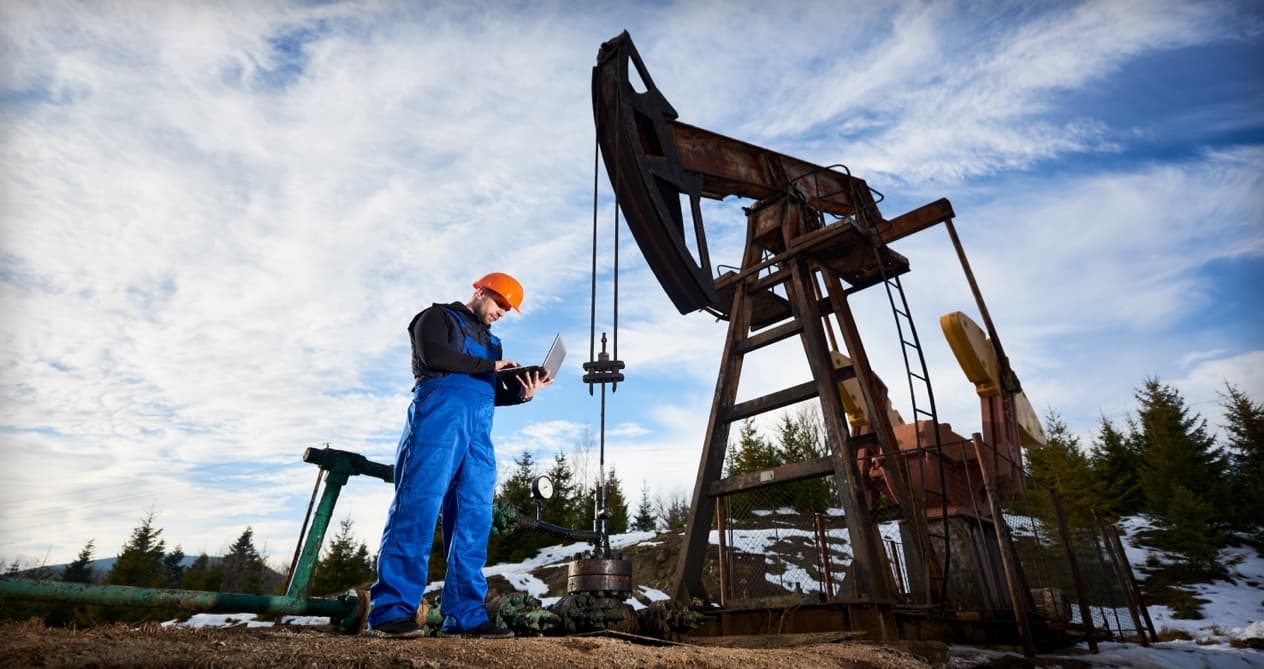 6 ways Skedulo drives efficiency and safety in the oil and gas sector cover image
